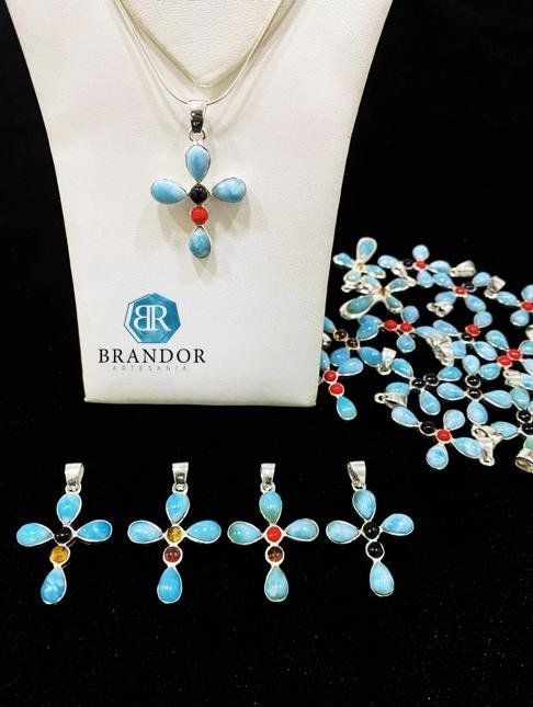 Set de cruces de Larimar en plata, collar y colgantes sueltos